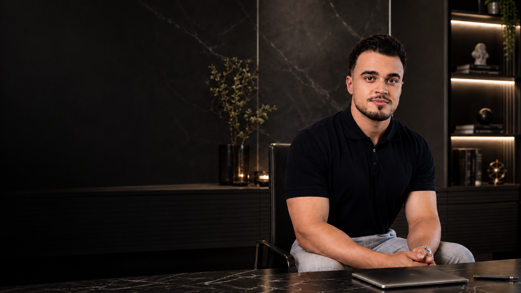 Marcos Paulo Brito de Almeida, Nutricionista, em seu consultório